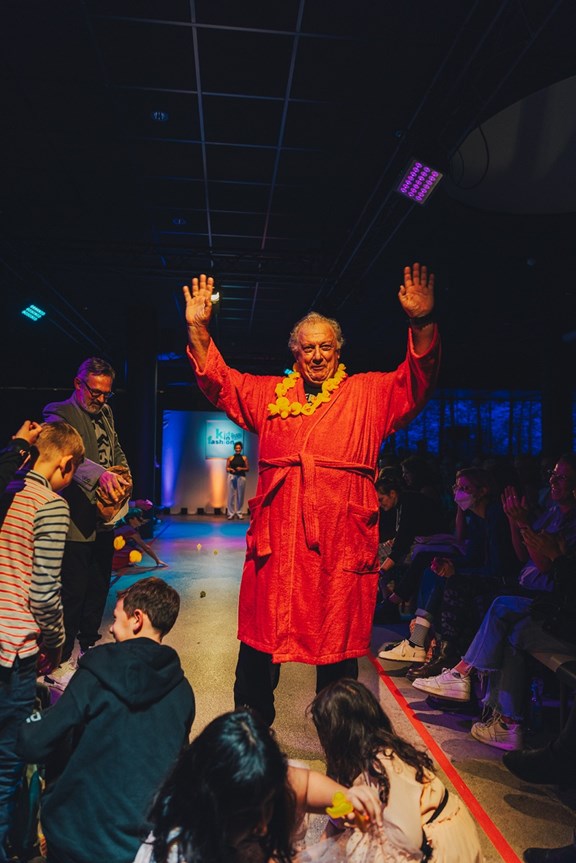 © leggou.vision Andi Posch verabschiedet sich im eigenen Kids-in-Fashion-Mantel