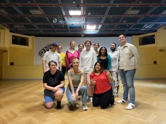 © Verein Wiener Jugendzentren Gruppenfoto Jugendredaktion mit Katharina Obermayer