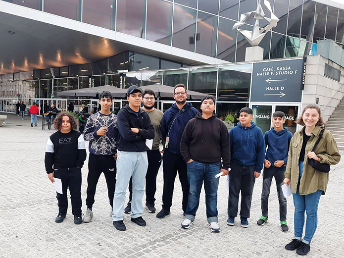 Jugendliche beim Tennisturnier vor der Wiener Stadthalle