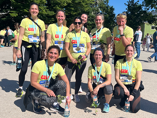 Das Firmen-Team vom Verein Wiener Jugendzentren beim Österreichischen Frauenlauf 2025.