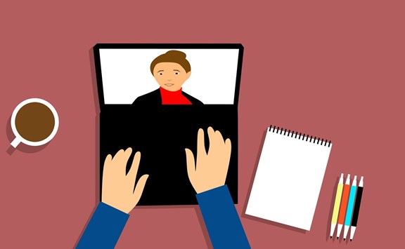 © Pixabay Zeichnung von Person, die am Laptop sitzt und videotelefoniert.
