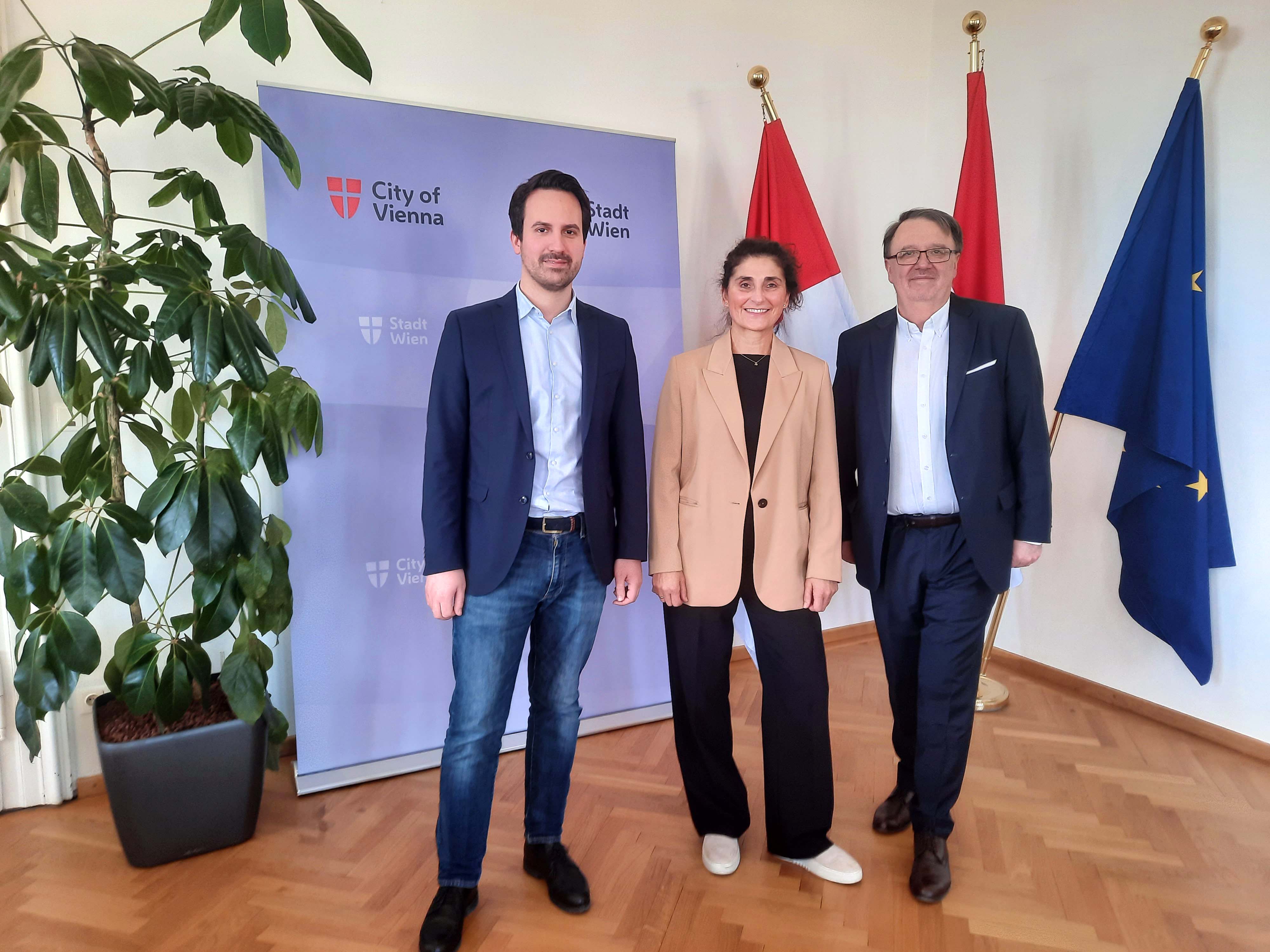 Christoph Wiederkehr, Manuela Smertnik und Werner Prinzjakowitsch bei dem Hintergrundgespräch zur neuen Fachstelle Demokratie.