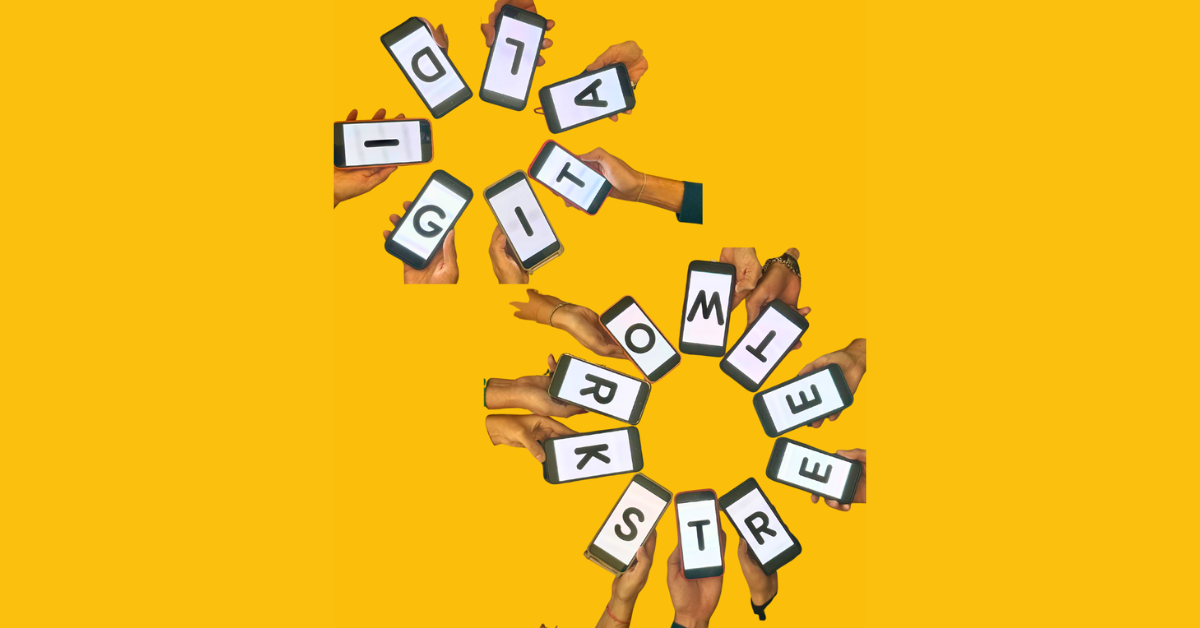 Mehrere Hände halten Smartphones, auf jedem Bildschirm ist ein Buchstabe abgebildet, der Schrifzug zeigt: Digital Streetwork