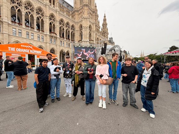 Gruppenfoto vor dem Rathaus
