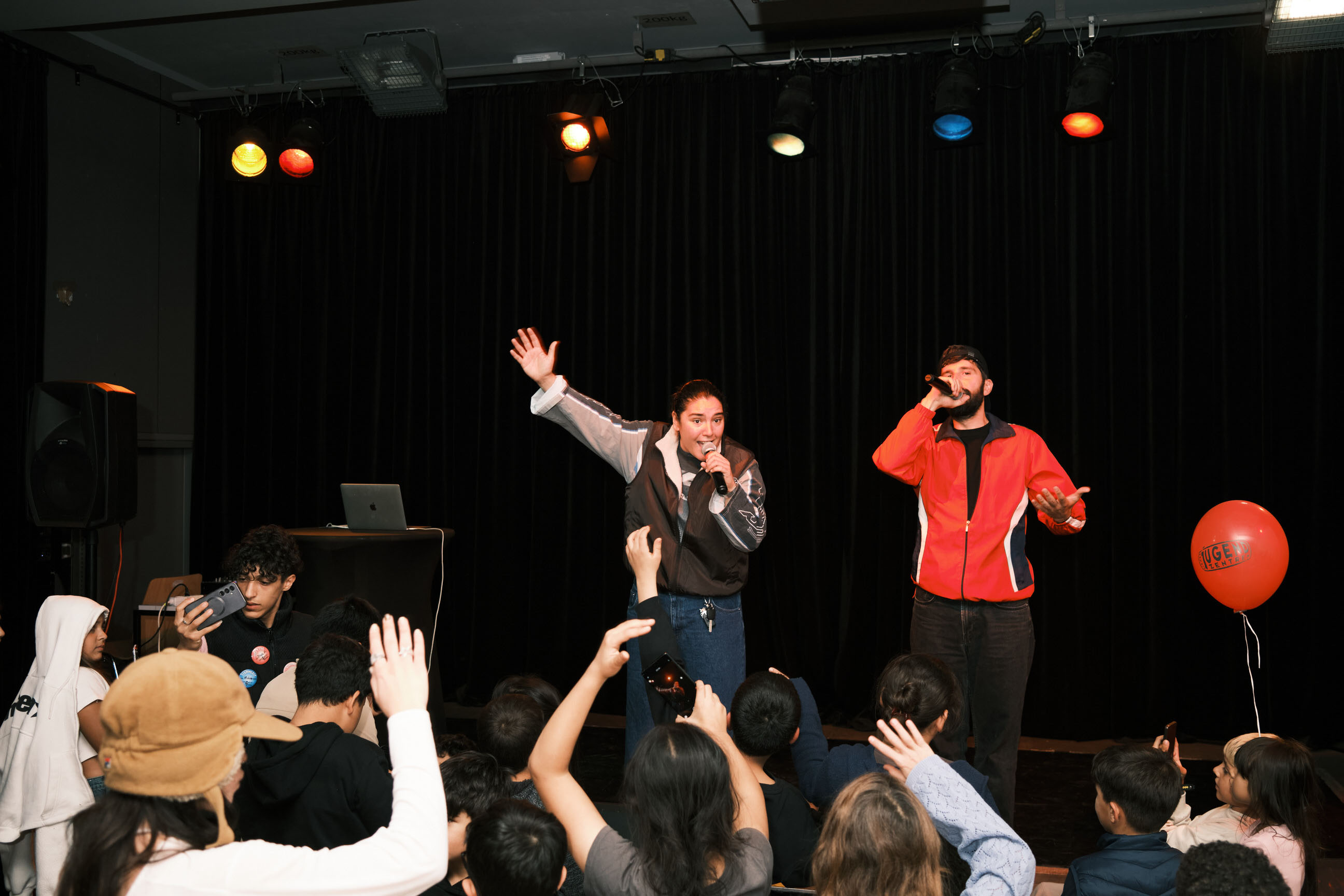 Hip-Hop-Duo EsRap als musikalisches Highlight der Jubiläumsfeier des come2gether