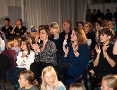 applaudierendes Publikum bei Kids in Fashion