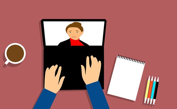 Zeichnung von Person, die am Laptop sitzt und videotelefoniert.